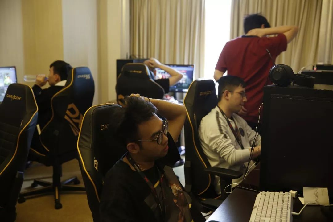 夏季赛骑士之路D2：乐言交手xiaohao，季后赛名额鹿死谁手？