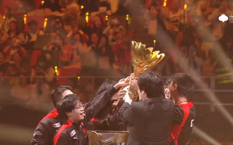 Bilibili Gaming 官方：由于个人家庭原因，教练BigWei将暂时离开比赛进行休息和调整