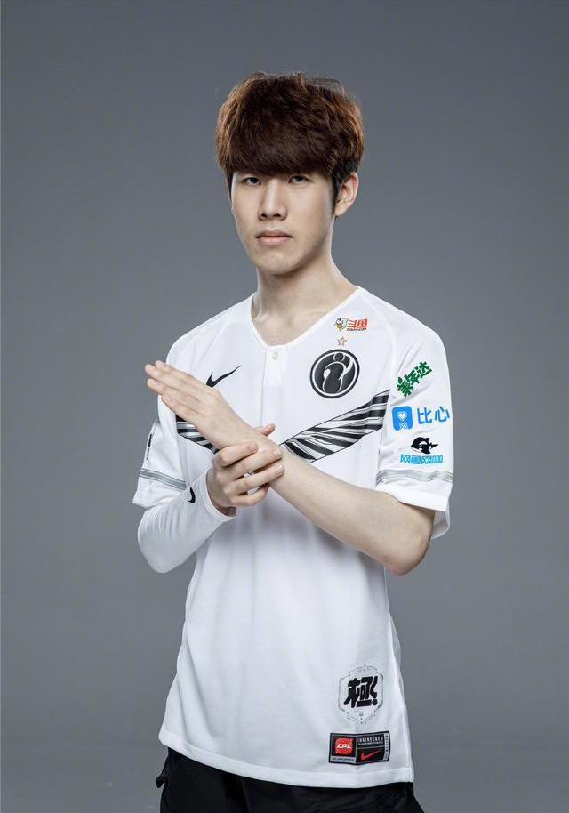 Vitality , GamerLegion , FaZe 和 NAVI 在 BLAST Open Fall 2025：封闭预选赛 A 组的比赛中获胜