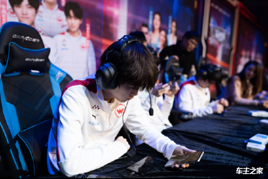 直播吧专访AL：五连败之后训练加倍；希望能拿下TES进冒泡赛