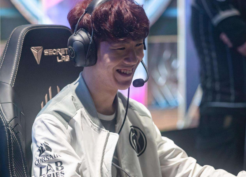 Spirit 在 BLAST Bounty Fall 2025 决赛中以 3：0 战胜 The MongolZ ，荣获冠军。